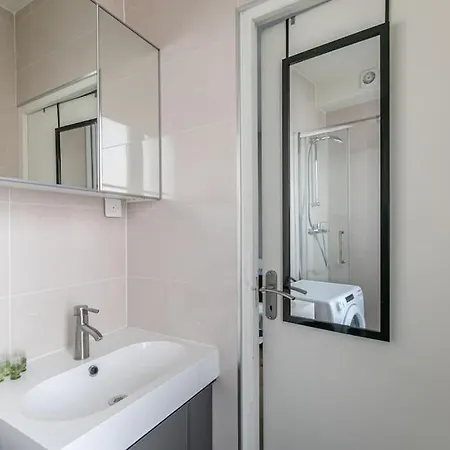 Appartement- Studio Moderne En Plein Coeur De 17eme *