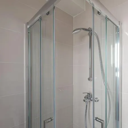 Appartement- Studio Moderne En Plein Coeur De 17eme *