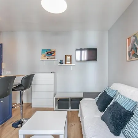 Appartement- Studio Moderne En Plein Coeur De 17eme Appartamento *