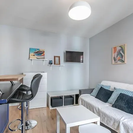 Appartement- Studio Moderne En Plein Coeur De 17eme